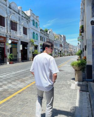 Pornpawit Putthisethakul Instagram - I’m saying Summer in China is too hot to handle😄🇨🇳
我说中国夏天太热的不得了 🔥
#LiveLaughLove #ChinaTravel #夏天到了☀️