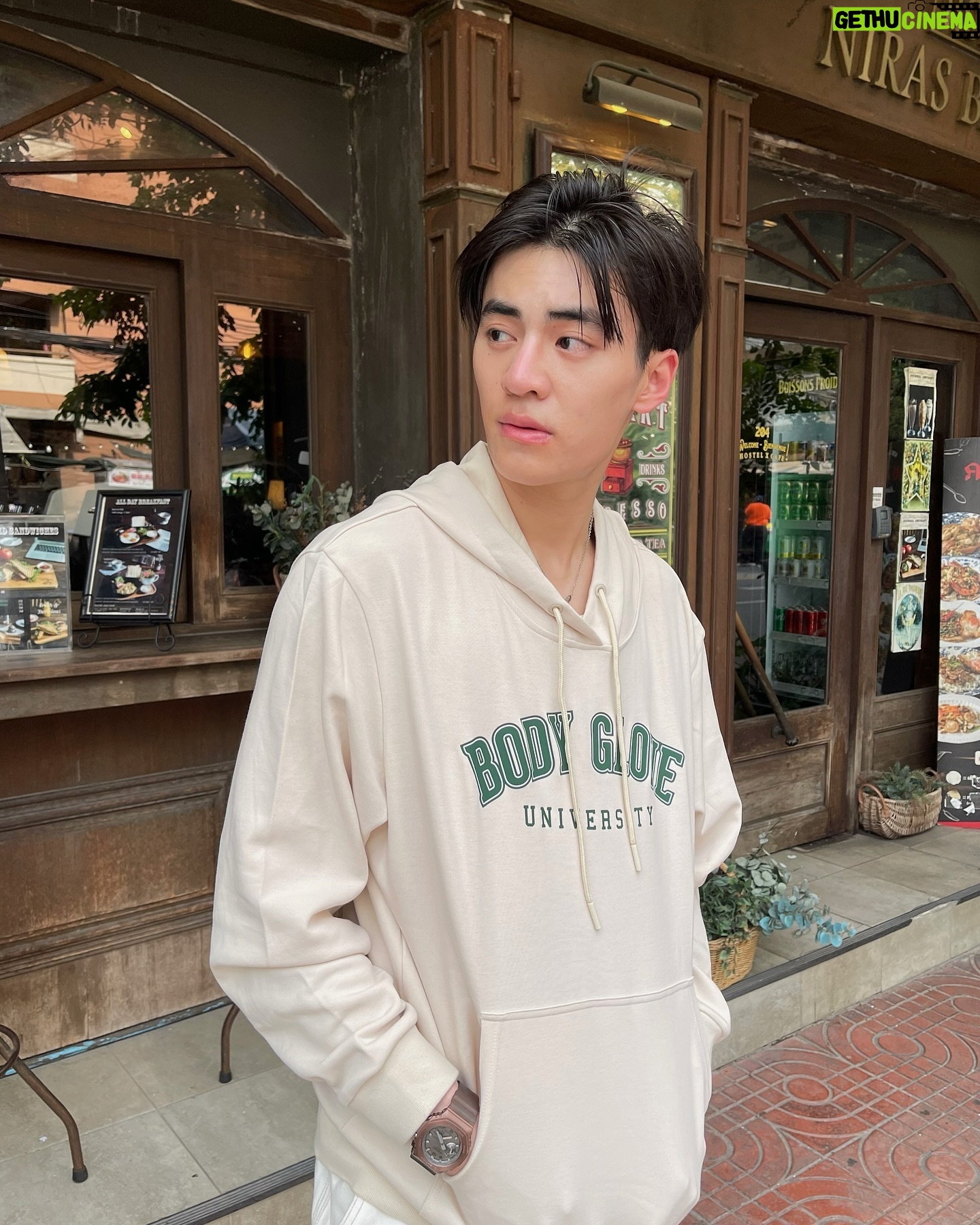 Pornpawit Putthisethakul - 2.4K Likes - คอลเลกชัน ”SC University“ จาก Body Glove ได้แรงบันดาลใจจาก Sport Club ออกแบบมาให้คุณ mix and match ได้ง่าย ๆ ทุกโอกาส สนุกไปกับการแต่งตัวในสไตล์ของคุณ! ‼️😎
พิกัด : https://s.shopee.co.th/3q2ULT99yB
#BodyGloveTH #SportyOutfit #HoodieStyle