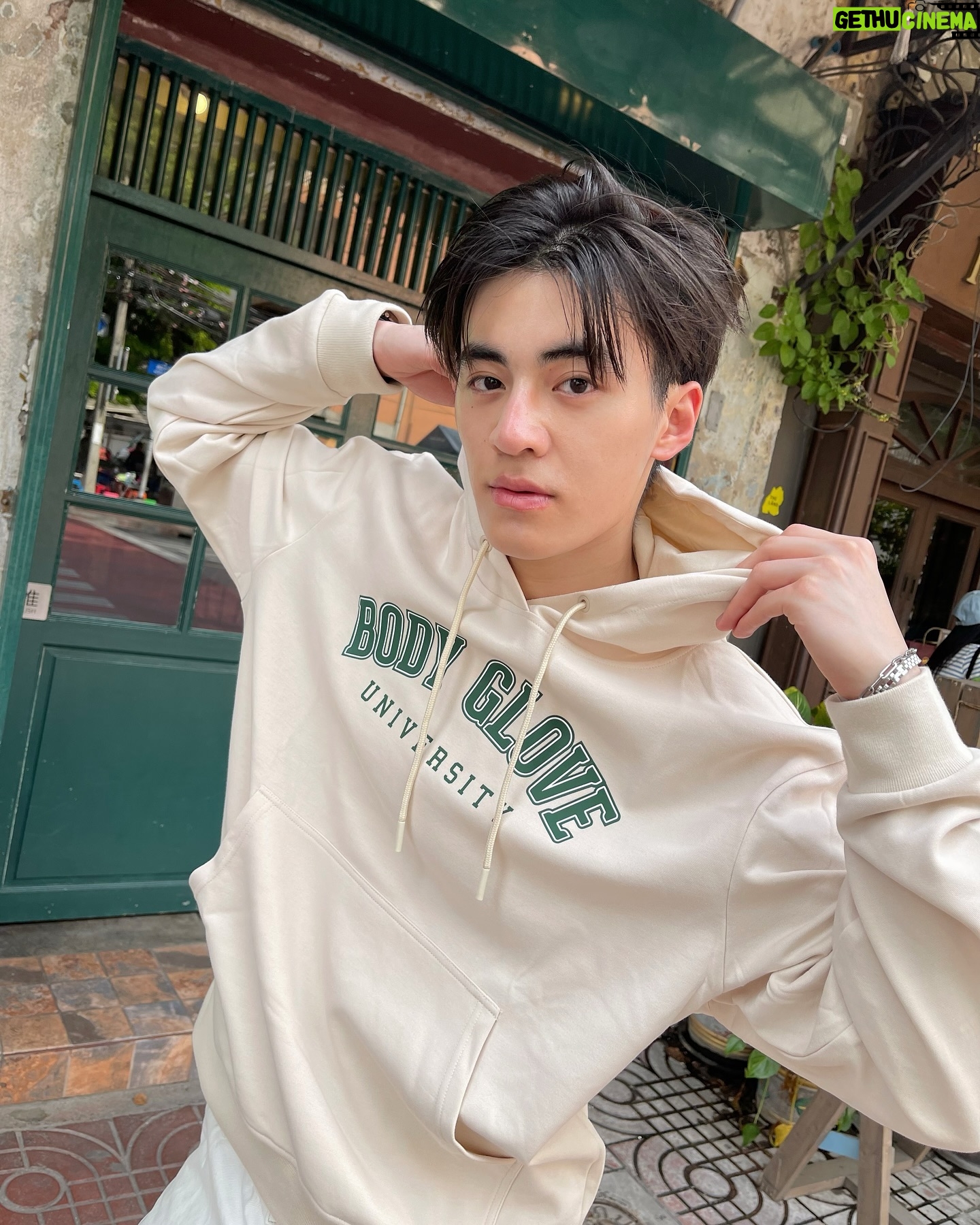 Pornpawit Putthisethakul - 2.4K Likes - คอลเลกชัน ”SC University“ จาก Body Glove ได้แรงบันดาลใจจาก Sport Club ออกแบบมาให้คุณ mix and match ได้ง่าย ๆ ทุกโอกาส สนุกไปกับการแต่งตัวในสไตล์ของคุณ! ‼️😎
พิกัด : https://s.shopee.co.th/3q2ULT99yB
#BodyGloveTH #SportyOutfit #HoodieStyle