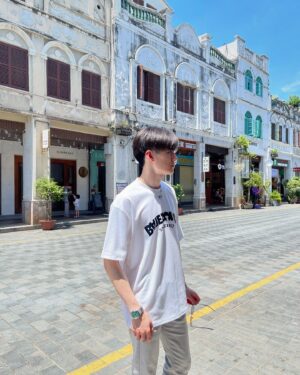 Pornpawit Putthisethakul Instagram - I’m saying Summer in China is too hot to handle😄🇨🇳
我说中国夏天太热的不得了 🔥
#LiveLaughLove #ChinaTravel #夏天到了☀️