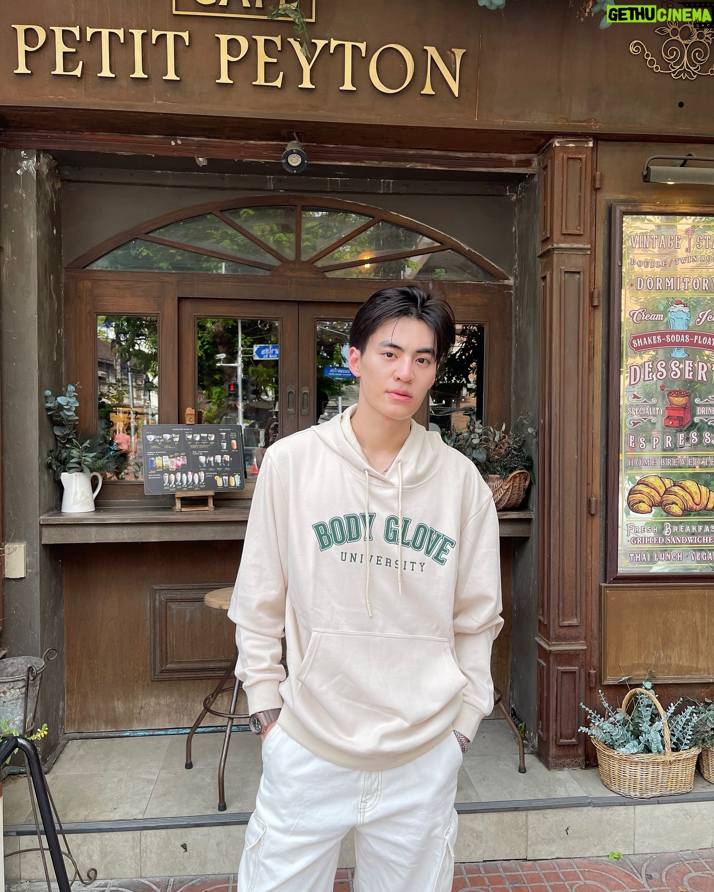 Pornpawit Putthisethakul - 2.4K Likes - คอลเลกชัน ”SC University“ จาก Body Glove ได้แรงบันดาลใจจาก Sport Club ออกแบบมาให้คุณ mix and match ได้ง่าย ๆ ทุกโอกาส สนุกไปกับการแต่งตัวในสไตล์ของคุณ! ‼️😎
พิกัด : https://s.shopee.co.th/3q2ULT99yB
#BodyGloveTH #SportyOutfit #HoodieStyle
