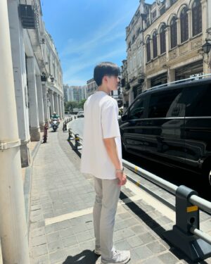 Pornpawit Putthisethakul Instagram - I’m saying Summer in China is too hot to handle😄🇨🇳
我说中国夏天太热的不得了 🔥
#LiveLaughLove #ChinaTravel #夏天到了☀️