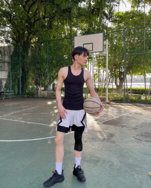 Pornpawit Putthisethakul Instagram - ✨ **KAI 1** ครั้งนี้กลับมาในลุคสีดำ **TRIPLE BLACK** สุดคูล! 😎 
ลิมิเต็ดแบบเฉพาะตัว ใครอยากมีสไตล์โดดเด่น ไม่ซ้ำใคร รีบเลย! ของมีจำนวนจำกัด! 🚀
🔥 **อยากเท่ห์แบบไม่เหมือนใคร?** คลิกเลย! ➡️ 
https://forms.gle/XVhVRV5bk4QJPj9u5) 🔥
⏳ **หมดแล้วหมดเลยนะครับ!!
 #ANTA #ANTAThailand
#KeepMoving #LetsGoTH
@kyrieirving #KyrieIrving #ไครี่เออร์วิง #KAI1