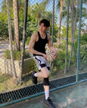 Pornpawit Putthisethakul Instagram - ✨ **KAI 1** ครั้งนี้กลับมาในลุคสีดำ **TRIPLE BLACK** สุดคูล! 😎 
ลิมิเต็ดแบบเฉพาะตัว ใครอยากมีสไตล์โดดเด่น ไม่ซ้ำใคร รีบเลย! ของมีจำนวนจำกัด! 🚀
🔥 **อยากเท่ห์แบบไม่เหมือนใคร?** คลิกเลย! ➡️ 
https://forms.gle/XVhVRV5bk4QJPj9u5) 🔥
⏳ **หมดแล้วหมดเลยนะครับ!!
 #ANTA #ANTAThailand
#KeepMoving #LetsGoTH
@kyrieirving #KyrieIrving #ไครี่เออร์วิง #KAI1