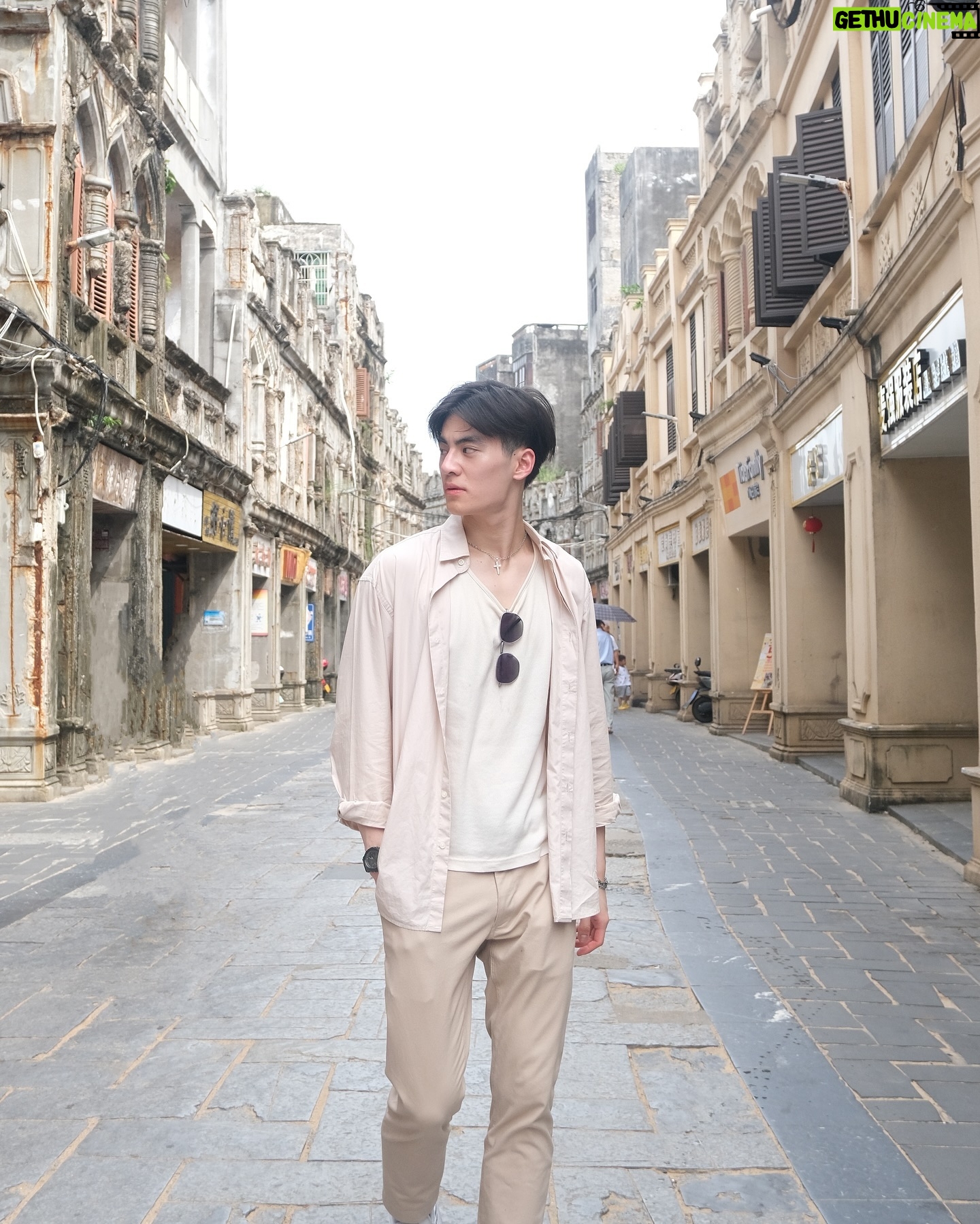 Pornpawit Putthisethakul - 2.2K Likes - I tell myself everyday : Be Better in all behavior that might crash someone’s feeling 😎😍 #BeBetterVersionOfYourself #ChinaTravel #放假放假