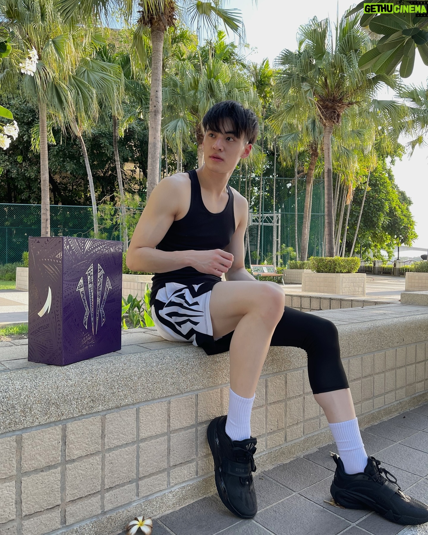 Pornpawit Putthisethakul - 3.7K Likes - ✨ **KAI 1** ครั้งนี้กลับมาในลุคสีดำ **TRIPLE BLACK** สุดคูล! 😎
ลิมิเต็ดแบบเฉพาะตัว ใครอยากมีสไตล์โดดเด่น ไม่ซ้ำใคร รีบเลย! ของมีจำนวนจำกัด! 🚀
🔥 **อยากเท่ห์แบบไม่เหมือนใคร?** คลิกเลย! ➡️
https://forms.gle/XVhVRV5bk4QJPj9u5) 🔥
⏳ **หมดแล้วหมดเลยนะครับ!!
#ANTA #ANTAThailand
#KeepMoving #LetsGoTH
@kyrieirving #KyrieIrving #ไครี่เออร์วิง #KAI1