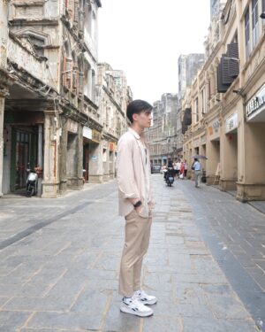 Pornpawit Putthisethakul Instagram - I tell myself everyday : Be Better in all behavior that might crash someone’s feeling 😎😍 #BeBetterVersionOfYourself #ChinaTravel #放假放假