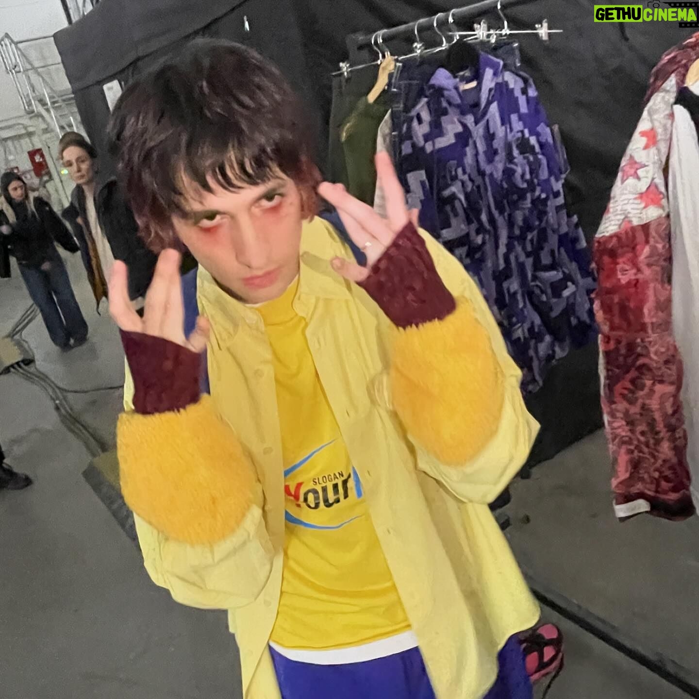 Porter Robinson - 32.9K Likes - SMILE! :D TRACKLIST ————->
1) Knock Yourself Out XD
2) Cheerleader
3) Russian Roulette
4) Perfect Pinterest Garden
5) Year of the Cup
6) Kitsune Maison Freestyle
7) Easier to Love You
8) Mona Lisa (ft. @thefrostchildren)
9) Is There Really No Happiness?
10) Everything to Me