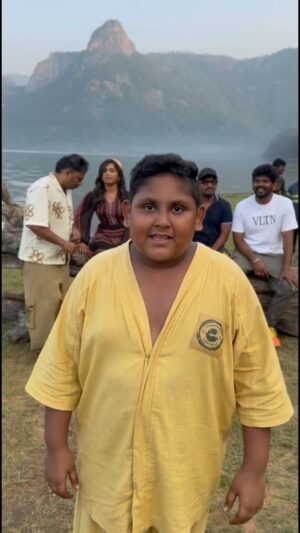 Pradeep Ranganathan Instagram - Meet our #LoveInsuranceCorporation Team's new Publicity Manager 😉 
Sneak peek from the sets! 👀
.
@wikkiofficial @pradeep_ranganathan @gourigkofficial @r_varman_ @shivashahra_official 
.
#LoveInsuranceCorporation #rowdypictures