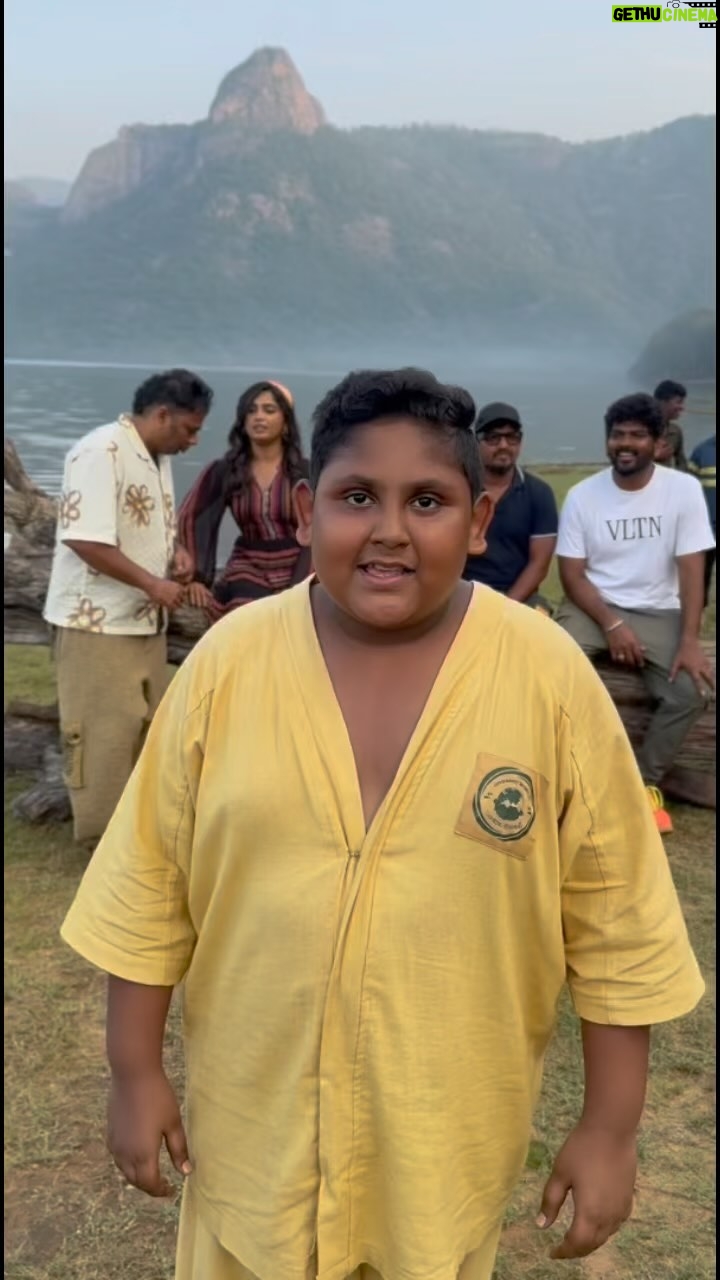 Pradeep Ranganathan - 798.8K Likes - Meet our #LoveInsuranceCorporation Team's new Publicity Manager 😉
Sneak peek from the sets! 👀
.
@wikkiofficial @pradeep_ranganathan @gourigkofficial @r_varman_ @shivashahra_official
.
#LoveInsuranceCorporation #rowdypictures