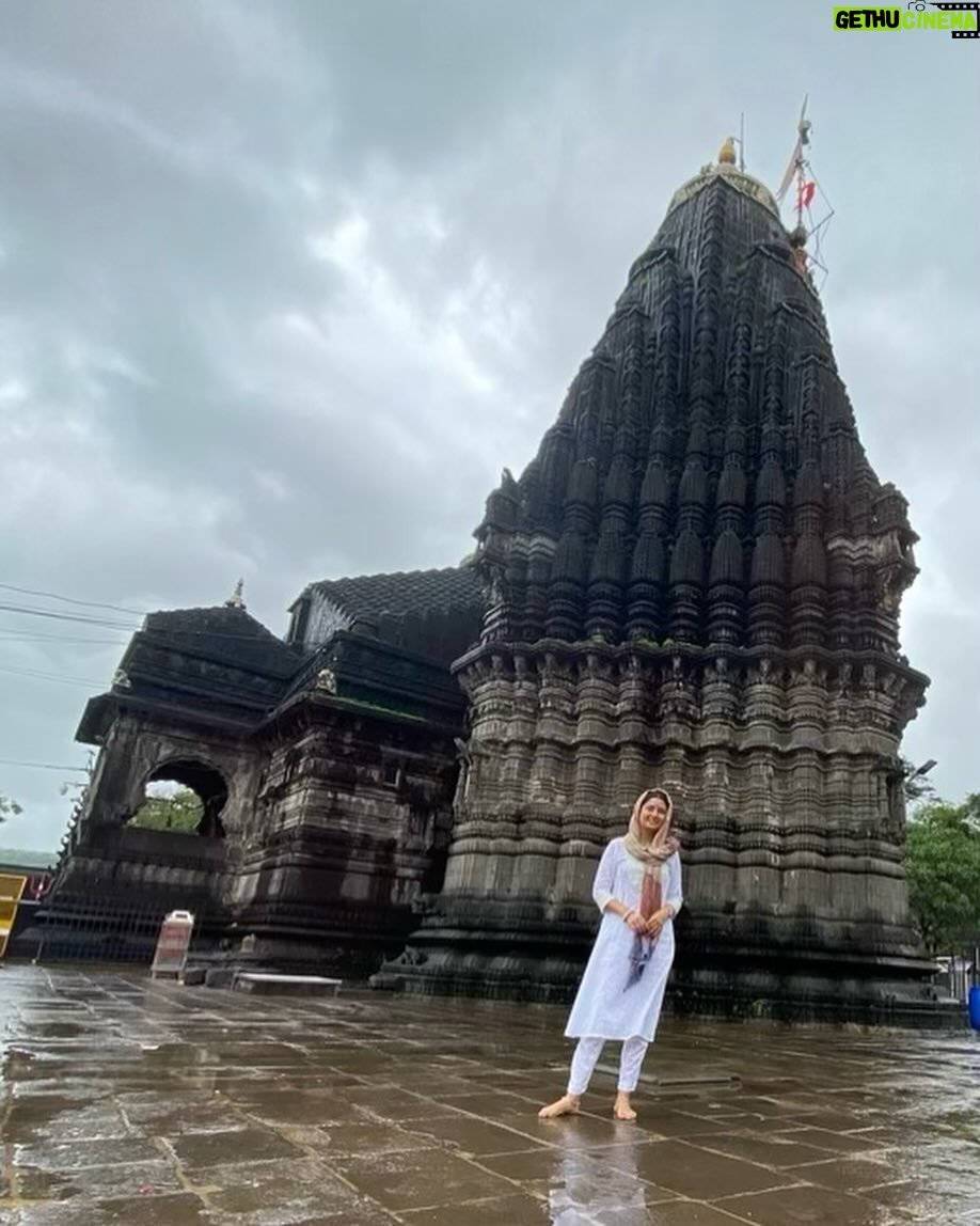 Prajakta Mali - 205.6K Likes - त्र्यंबकेश्वर - नाशिक…🔱
१२ ज्योतिर्लिंगांची यात्रा करायचं ठरलय.
दुसरं ज्योतिर्लिंग दर्शन पुर्ण. 😌
.
आज श्रावण मासारंभ… पुढची यात्रा लवकर पुर्ण व्हावी हेच “देवादी देव - महादेवांकडे” प्रार्थना 🙏.
.
#महादेव #दासी #प्रेम #शिव #शिवोऽहम् #सदाशिव #श्रावण #prajakttamali