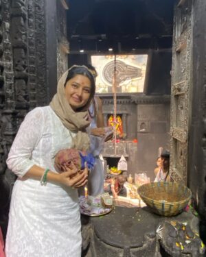 Prajakta Mali Instagram - त्र्यंबकेश्वर - नाशिक…🔱
१२ ज्योतिर्लिंगांची यात्रा करायचं ठरलय. 
दुसरं ज्योतिर्लिंग दर्शन  पुर्ण. 😌
.
आज श्रावण मासारंभ… पुढची यात्रा लवकर पुर्ण व्हावी हेच “देवादी देव - महादेवांकडे” प्रार्थना 🙏.
.
#महादेव #दासी #प्रेम #शिव #शिवोऽहम् #सदाशिव #श्रावण #prajakttamali