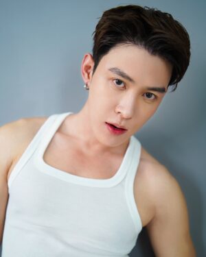 Pranapong Khaisang Instagram - 🤍🖤