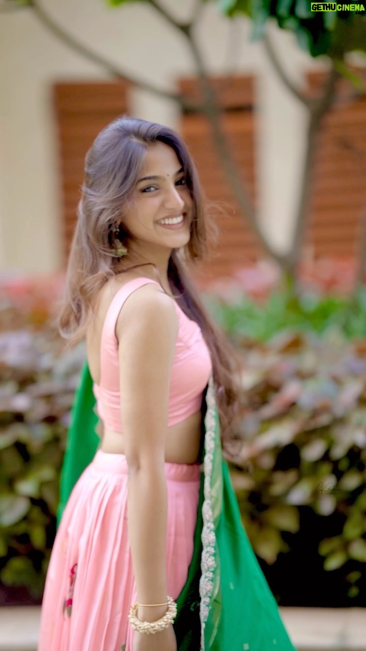 Pranavi Manukonda - 124.2K Likes - 🥰💕
Wearing: @shilpacouture
Jewellery: @yuvi_collections
VC: @they_call_me_keshu
#hayyoda #traditional #love #cute