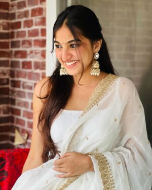 Pranavi Manukonda Instagram - ✨🩵

Wearing: @elegance_designerss 
Jewellery: @petalsbyswathi 

#traditional