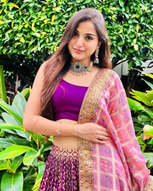 Pranavi Manukonda Instagram - Hayyoda 🙈💕

Wearing: @myriti 
Jewellery: @petalsbyswathi