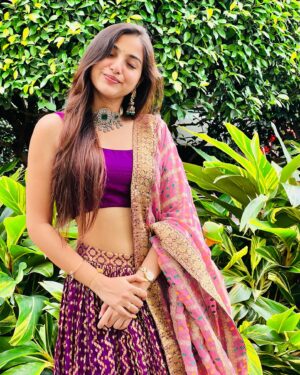 Pranavi Manukonda Instagram - Hayyoda 🙈💕

Wearing: @myriti 
Jewellery: @petalsbyswathi