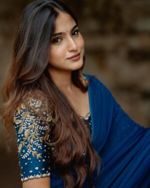 Pranavi Manukonda Instagram - 💫♥️

Wearing: @elegant_threads_by_salma
PC: @rollingcaptures
MUAH: @bridal_makeup_vijayawada