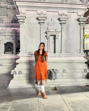 Pranavi Manukonda Instagram - You can 🤫♥️

#spiritual #temple #love #traditional #can