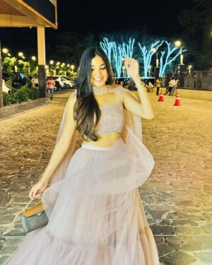 Pranavi Manukonda Instagram - ✨💕🎀

Wearing: @arisha_label 
PC: @neema_kv 🎀