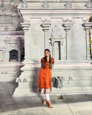 Pranavi Manukonda Instagram - You can 🤫♥️

#spiritual #temple #love #traditional #can