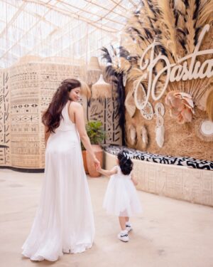 Pranitha Subhash Instagram - A baby shower to remember ❤️

Pictures : @amshumanphotography 

Decor : @thehourglassevents 

Location : @bastiangardencity 

Wearing : @shehlaakhan