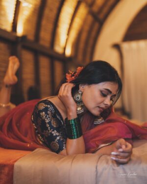 Prarthana Behere Instagram - 🌸….
.

Mua @jyotsnapokale_makeupartist
Outfit @anushricreations12
captured by @gauravkumbharphotography_
videographer @pscreativefactory
shoot styled and managed by @sheetalpatil1107
Drepping by @nilam_art1687
location @chavni.lohagad