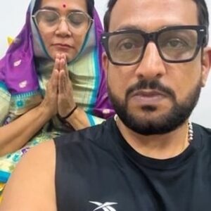 Prasad Oak Instagram - Sorry sorry @manjiri_oak 
अगं चुकून post झालं 🤪🤪