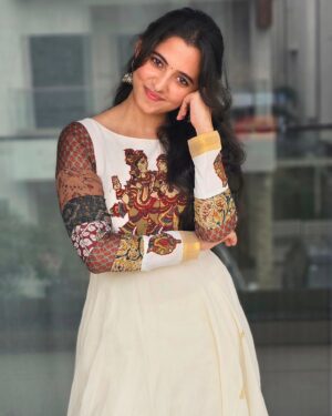 Preethi Asrani Instagram - 🐚
.
.
In love with this Kalamkari by @labelswarupa ❤️✨️