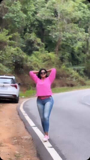 Preethi Kitchappan Instagram - Stylish Tamilzhachi

#roadsideattrocities😂😂 

#instagram #instagood #instamood #fyp #explore #reels #reelsinstagram #trending #viralvideos #instafashion #pink #roadside #explorepage #desi #style #tamilcinema #music