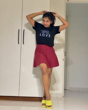 Preethi Sharma Instagram - lil’ bit of L O V E 🖤❤️

#photoshoot #selfphotography #skirtlove #homesweethome #preefam☮️ #preevibes☮️ #preelovesyou☮️
