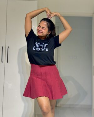 Preethi Sharma Instagram - lil’ bit of L O V E 🖤❤️

#photoshoot #selfphotography #skirtlove #homesweethome #preefam☮️ #preevibes☮️ #preelovesyou☮️
