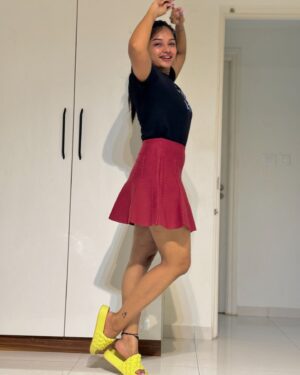 Preethi Sharma Instagram - lil’ bit of L O V E 🖤❤️

#photoshoot #selfphotography #skirtlove #homesweethome #preefam☮️ #preevibes☮️ #preelovesyou☮️