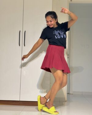Preethi Sharma Instagram - lil’ bit of L O V E 🖤❤️

#photoshoot #selfphotography #skirtlove #homesweethome #preefam☮️ #preevibes☮️ #preelovesyou☮️