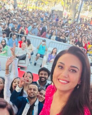 Preity Zinta Instagram - A few more pictures from the Taste of India Festival in San Jose ❤️💕🇮🇳🇺🇸💫. #food #happiness #laughter #desiswag #ting