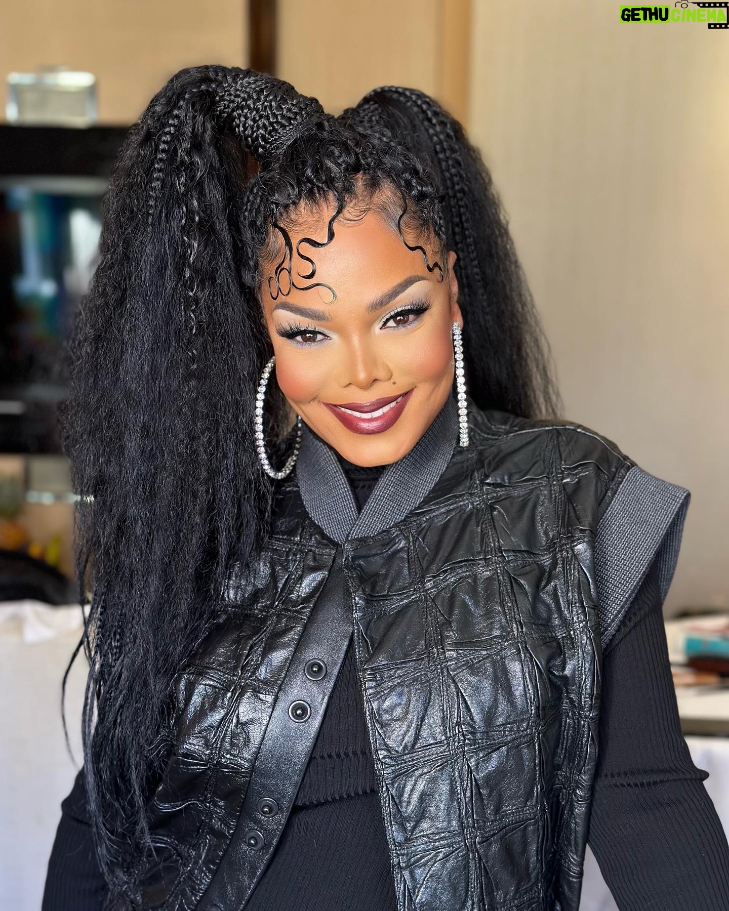 Preston Meneses - 2.4K Likes - š @janetjackson