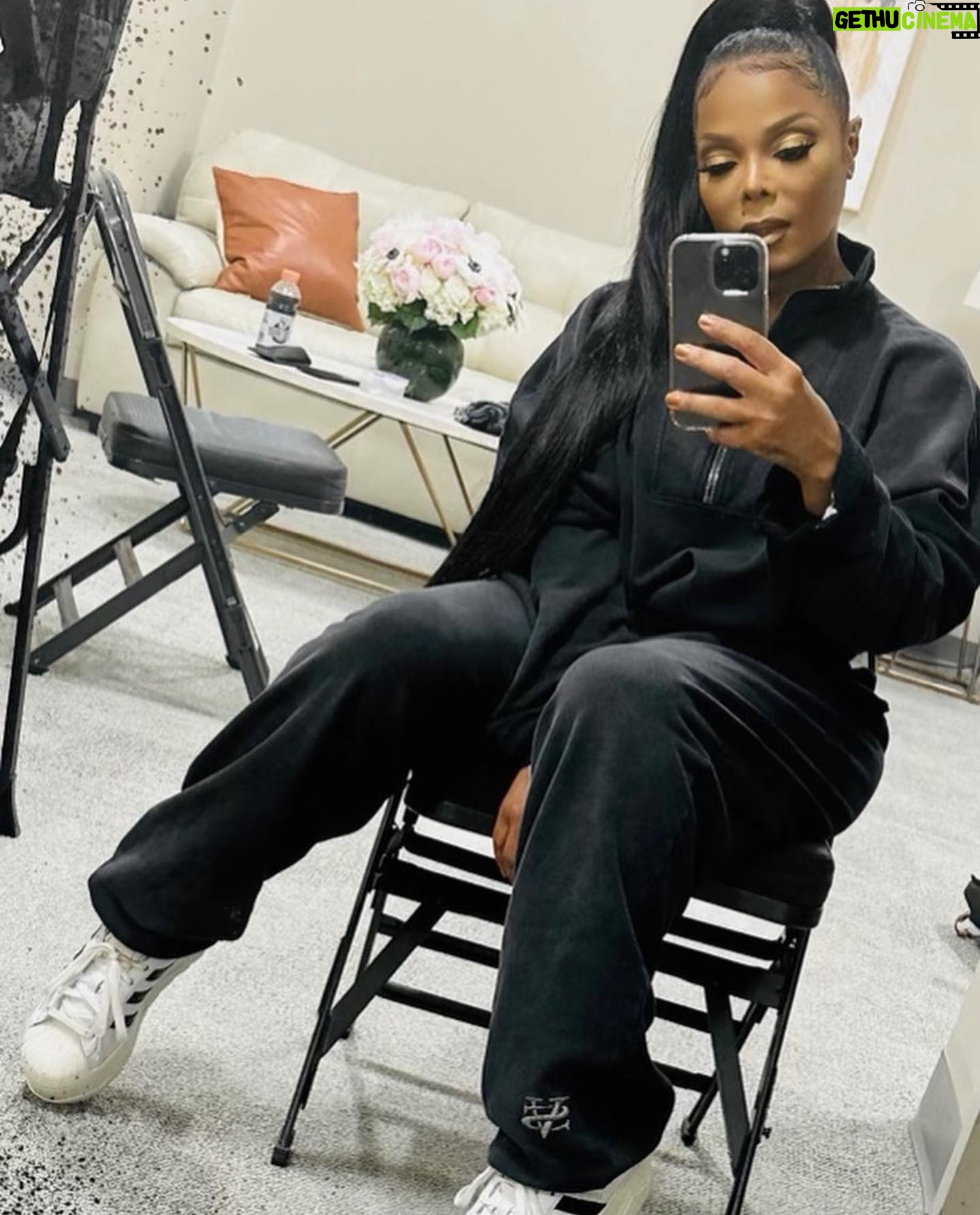 Preston Meneses - 2.4K Likes - #togetheragaintour @janetjackson #prestonmakeup
