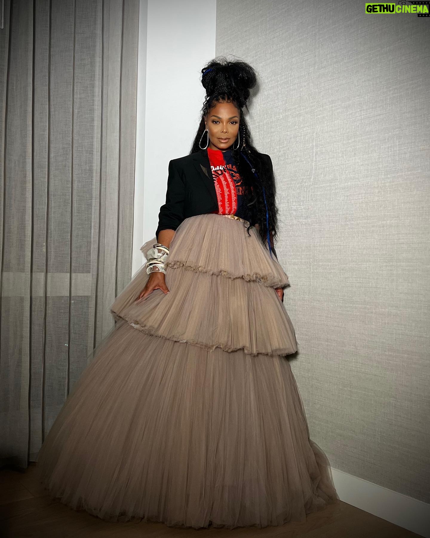 Preston Meneses - 2.2K Likes - Congratulations on receiving the Fashion icon award @janetjackson @harlemsfashionrow #prestonmakeup