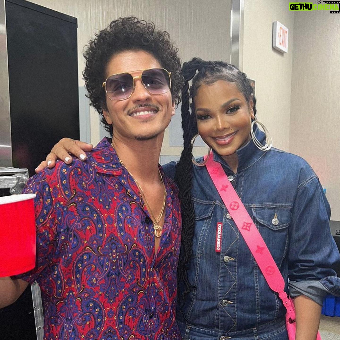 Preston Meneses - 2.7K Likes - Vegas with @janetjackson Happy 56th Jan š š š #janetjackson