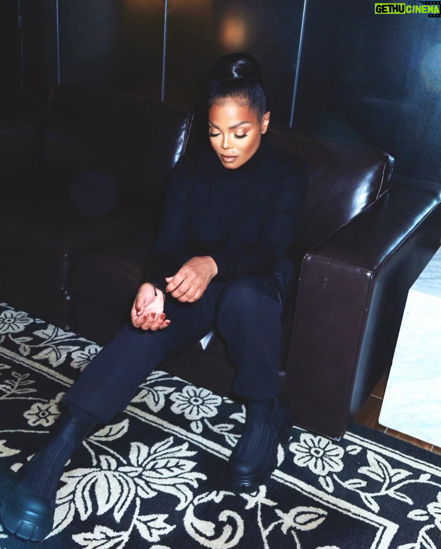 Preston Meneses - 1.9K Likes - Show 28 @janetjackson #togetheragaintour