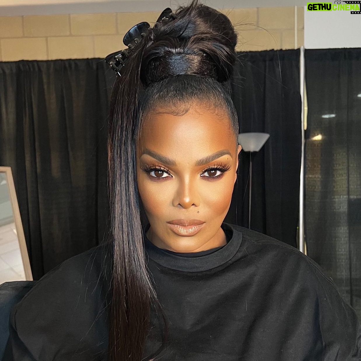 Preston Meneses - 7.1K Likes - Show #24 @janetjackson #togetheragaintour #behindthescenes #prestonmakeup