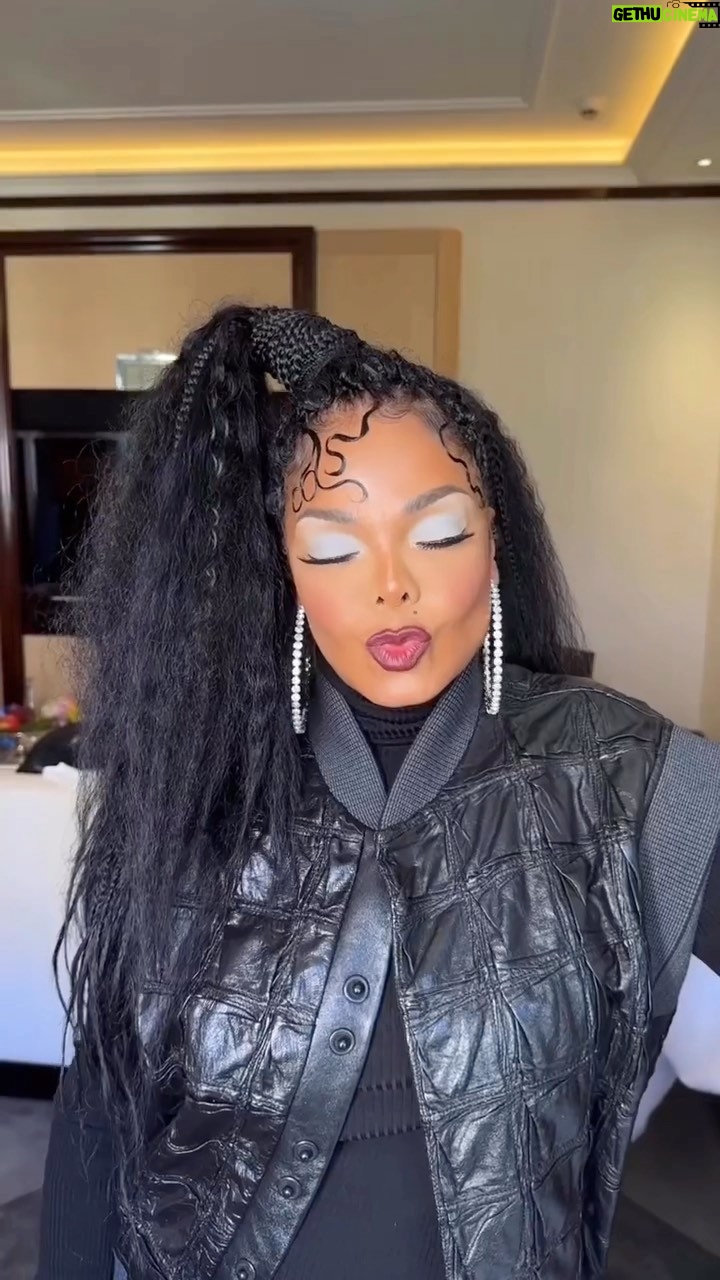 Preston Meneses - 2.9K Likes - š
@janetjackson
@louisvuitton
#parisfashionweek
