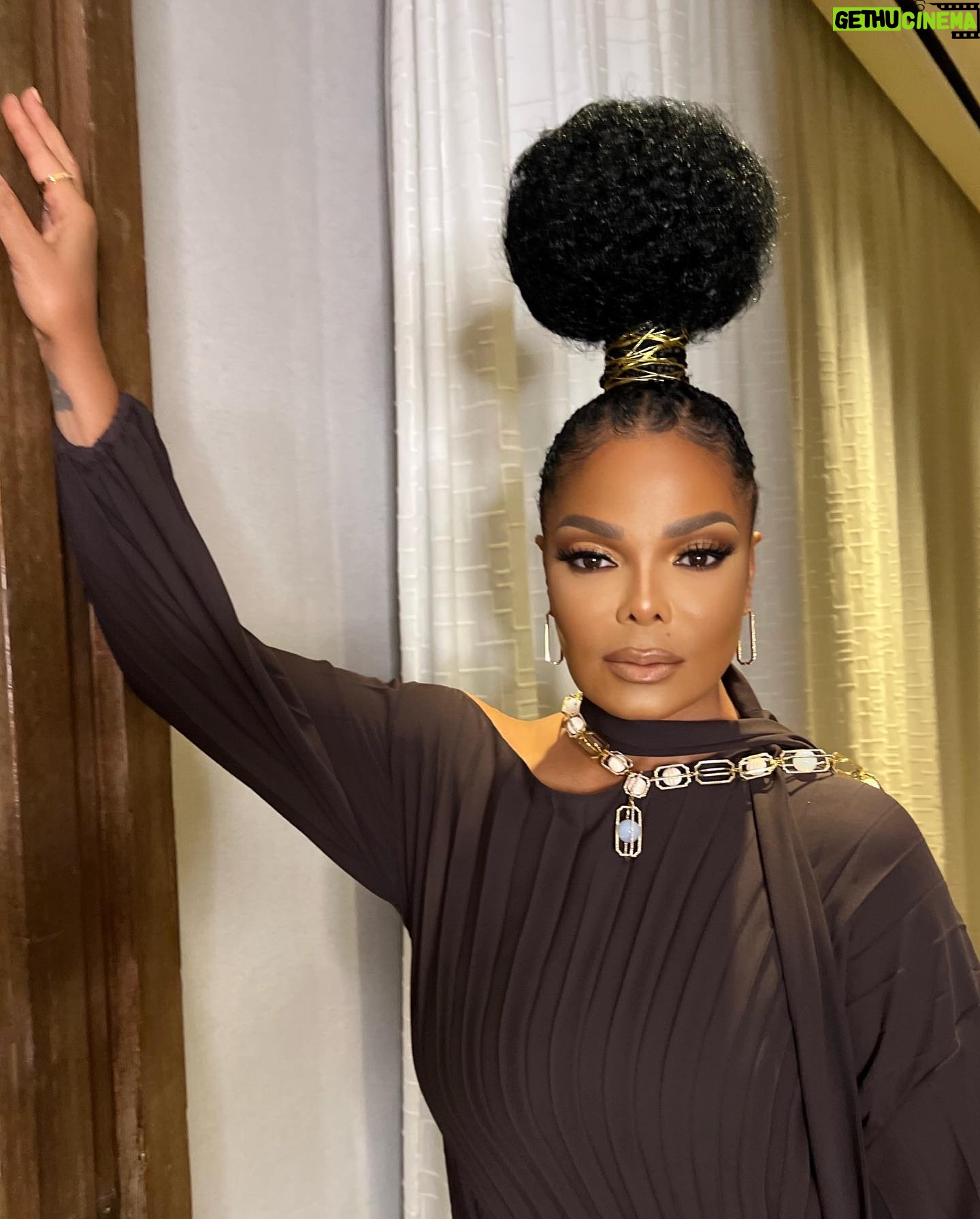 Preston Meneses - 16.2K Likes - Valentino 🤎 @janetjackson
MUA-Me
Hair- @rickyfraserhair