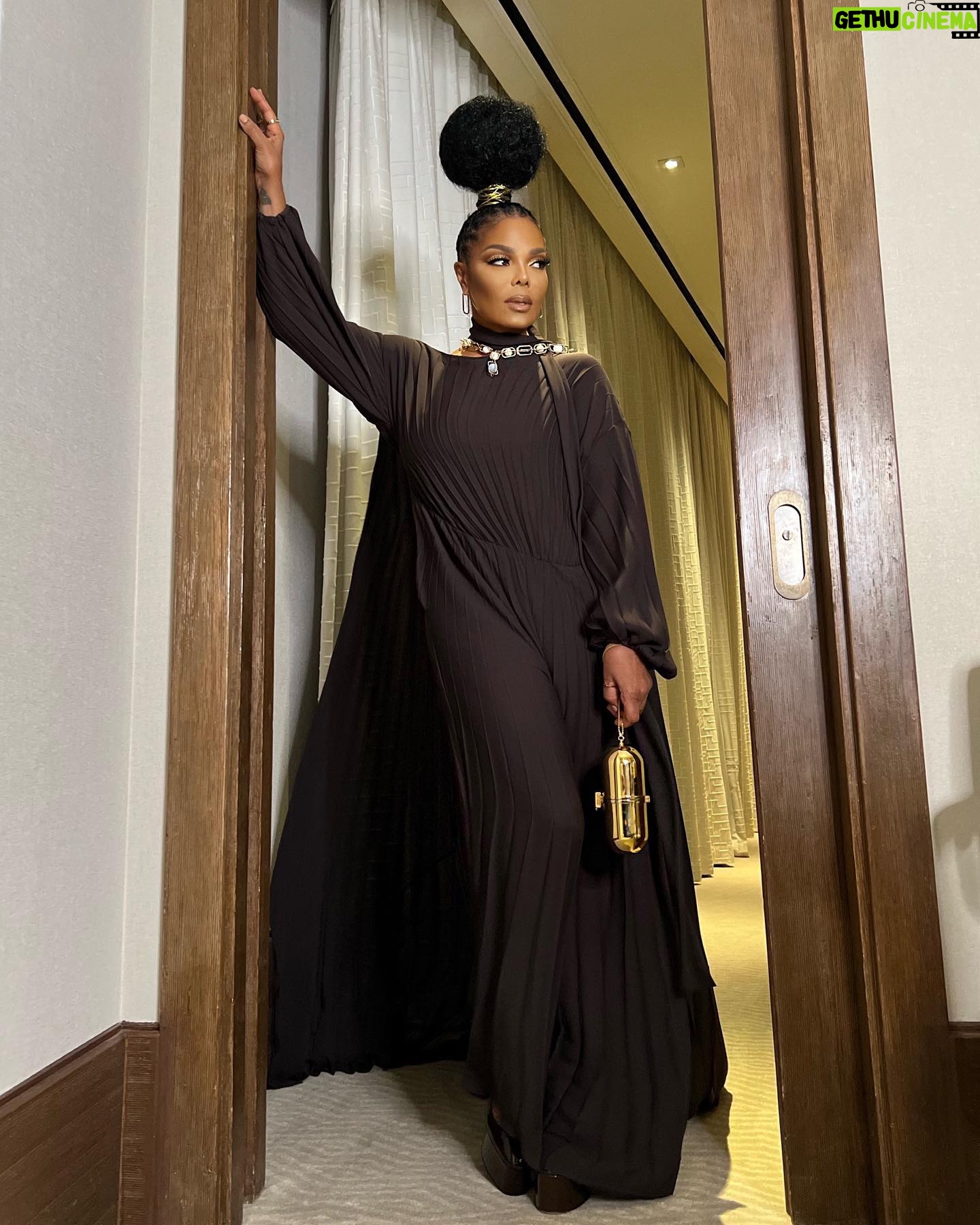 Preston Meneses - 16.2K Likes - Valentino 🤎 @janetjackson
MUA-Me
Hair- @rickyfraserhair