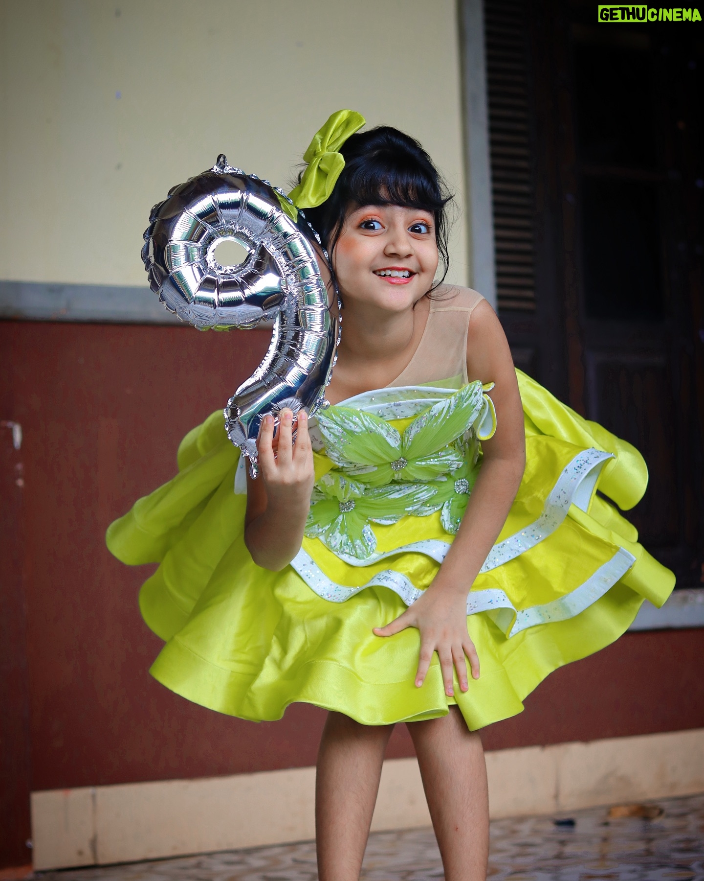 Princy Prajapati - 20.6K Likes - Cheers to 9 years✨🎂….
Wearing: @bkgayatriofficial