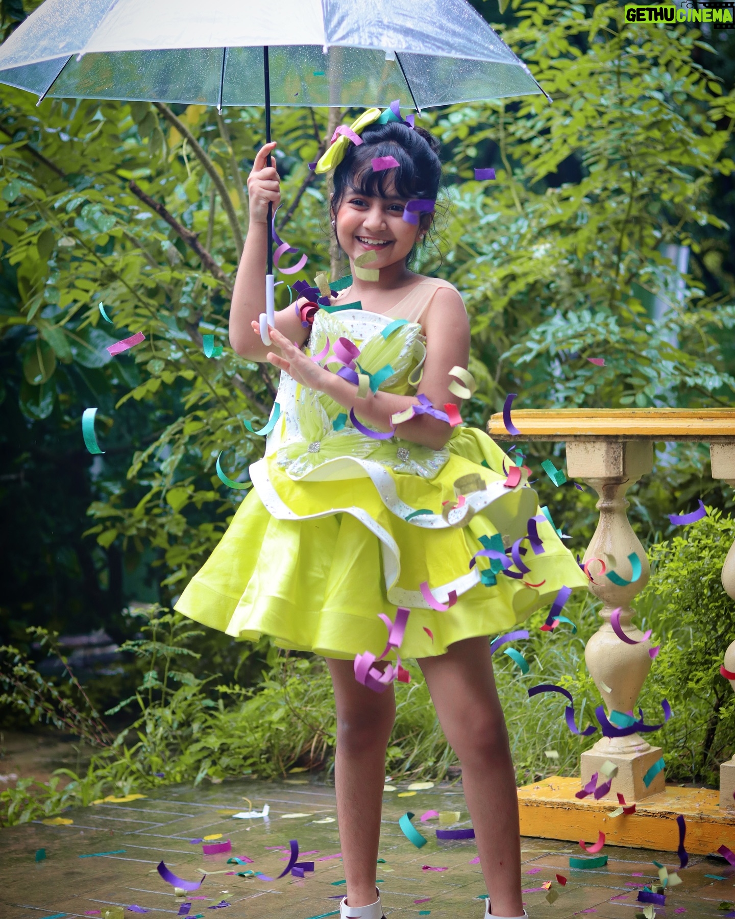 Princy Prajapati - 20.6K Likes - Cheers to 9 years✨🎂….
Wearing: @bkgayatriofficial