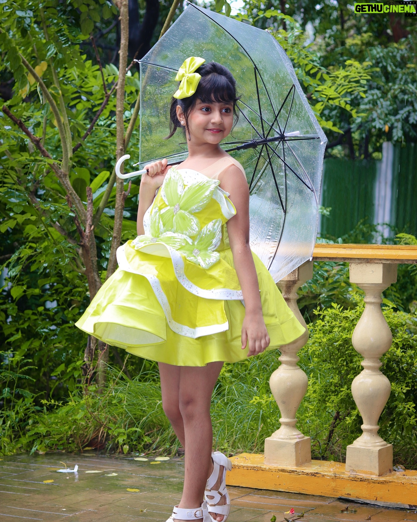 Princy Prajapati - 20.6K Likes - Cheers to 9 years✨🎂….
Wearing: @bkgayatriofficial