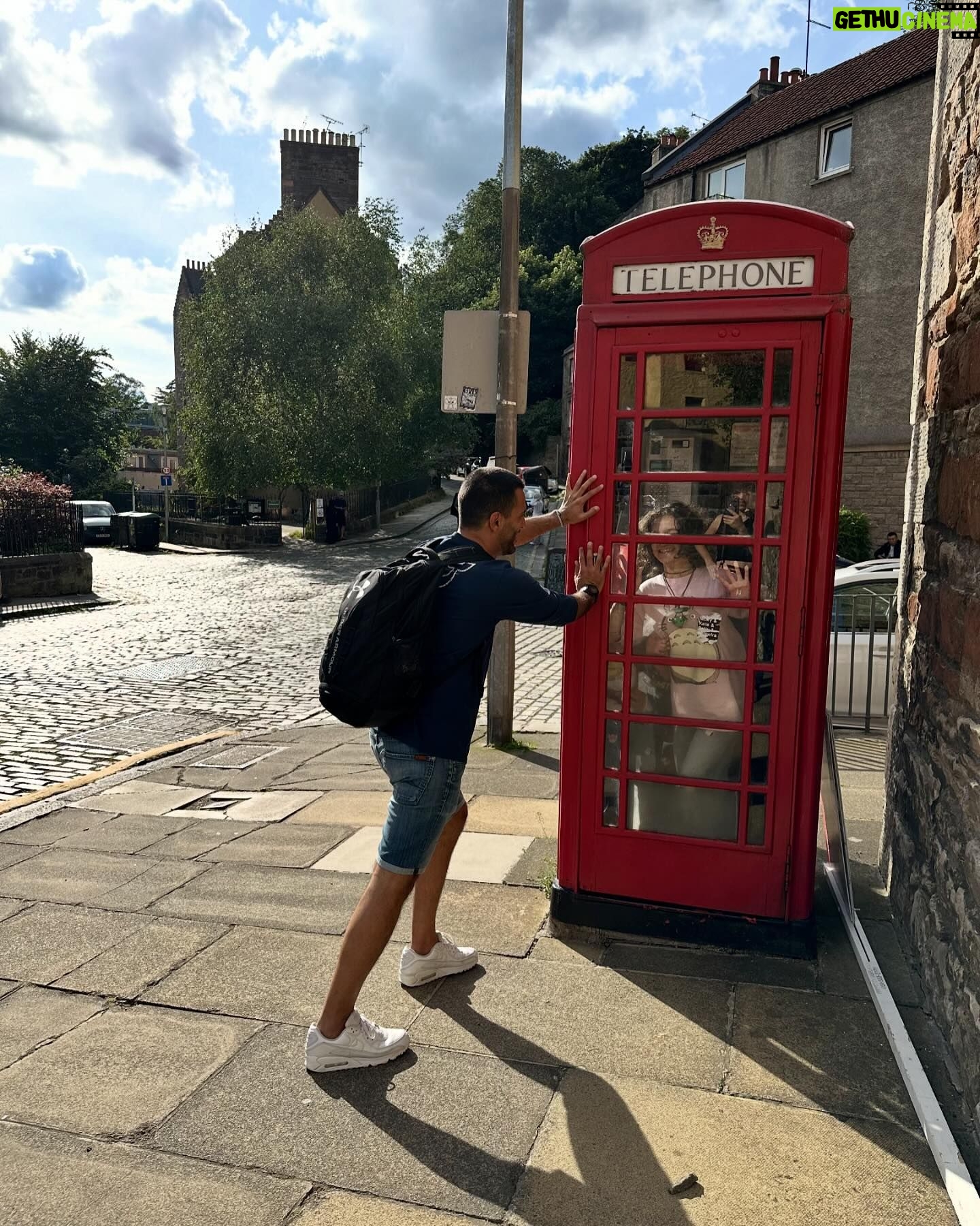 Priscila Faz - 2.5K Likes - No podía faltar el álbum de tío de Edimburgo 🏴