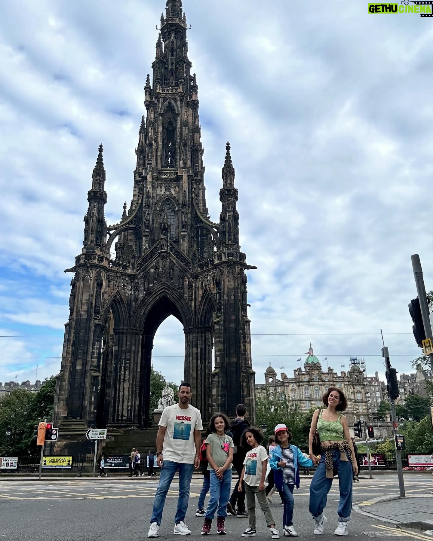 Priscila Faz - 2.5K Likes - No podía faltar el álbum de tío de Edimburgo 🏴