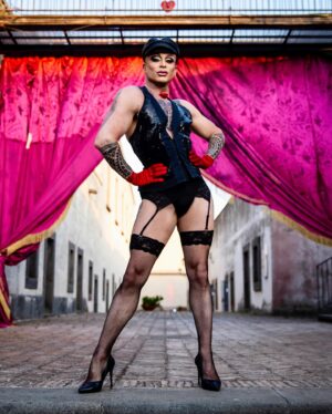 Priscilla Drag Instagram - Benvenut* al castello chiuso dell’arte dove potrete godere con i dignitosi e le dignitose che ve la daranno…la pillola di piacere teatrale. 
Per ridare valore e dignità all’arte, perché non c’è arte senza dignità. 
Seguiteci nelle nostre stanze.

Vi aspettiamo! 

Foto @anna.abet 

#DAdP
#teatrobellini 
#teatro